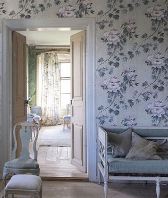  Designers Guild Caprifoglio wallpapers PDG673-04 Floreale Damson